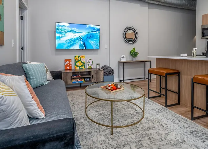 Prime Otr, 3 Lux Queen Beds, Two 55In Tvs, Steps To Tql, Findlay Market, Light Rail, Fast Wifi