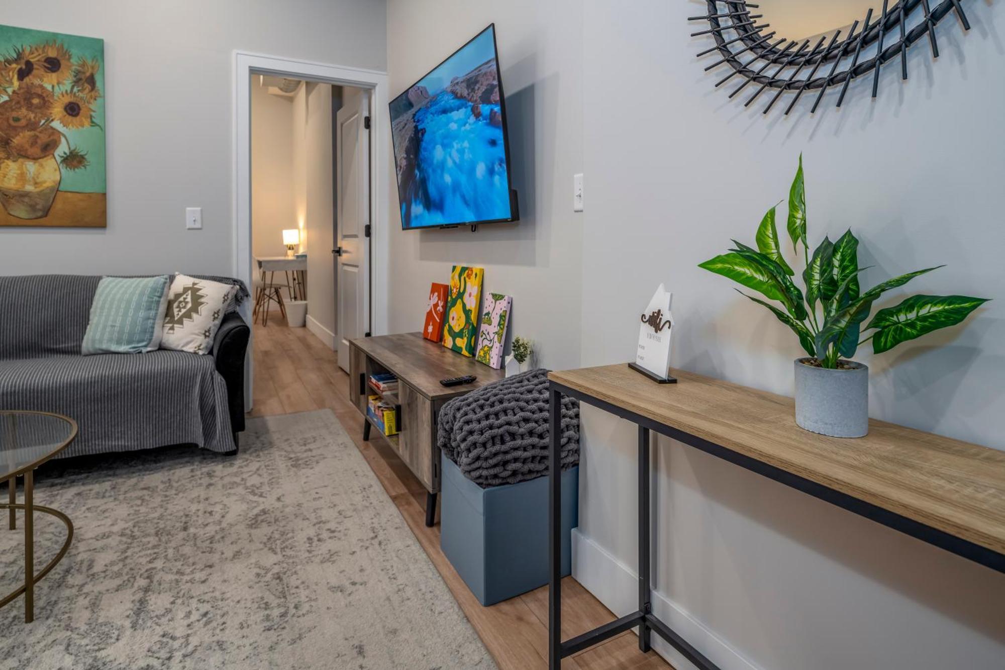 Apartamento Prime Otr, 3 Lux Queen Beds, Two 55in Tvs, Steps To Tql, Findlay Market, Light Rail, Fast Wifi *